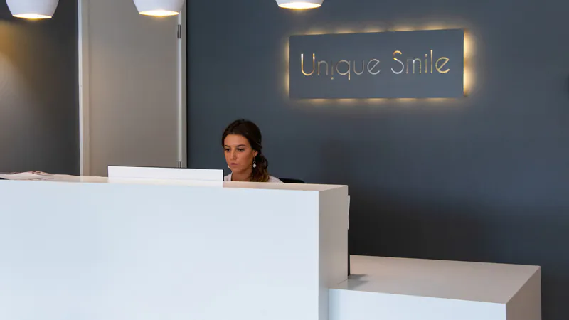unique-smile-entrada